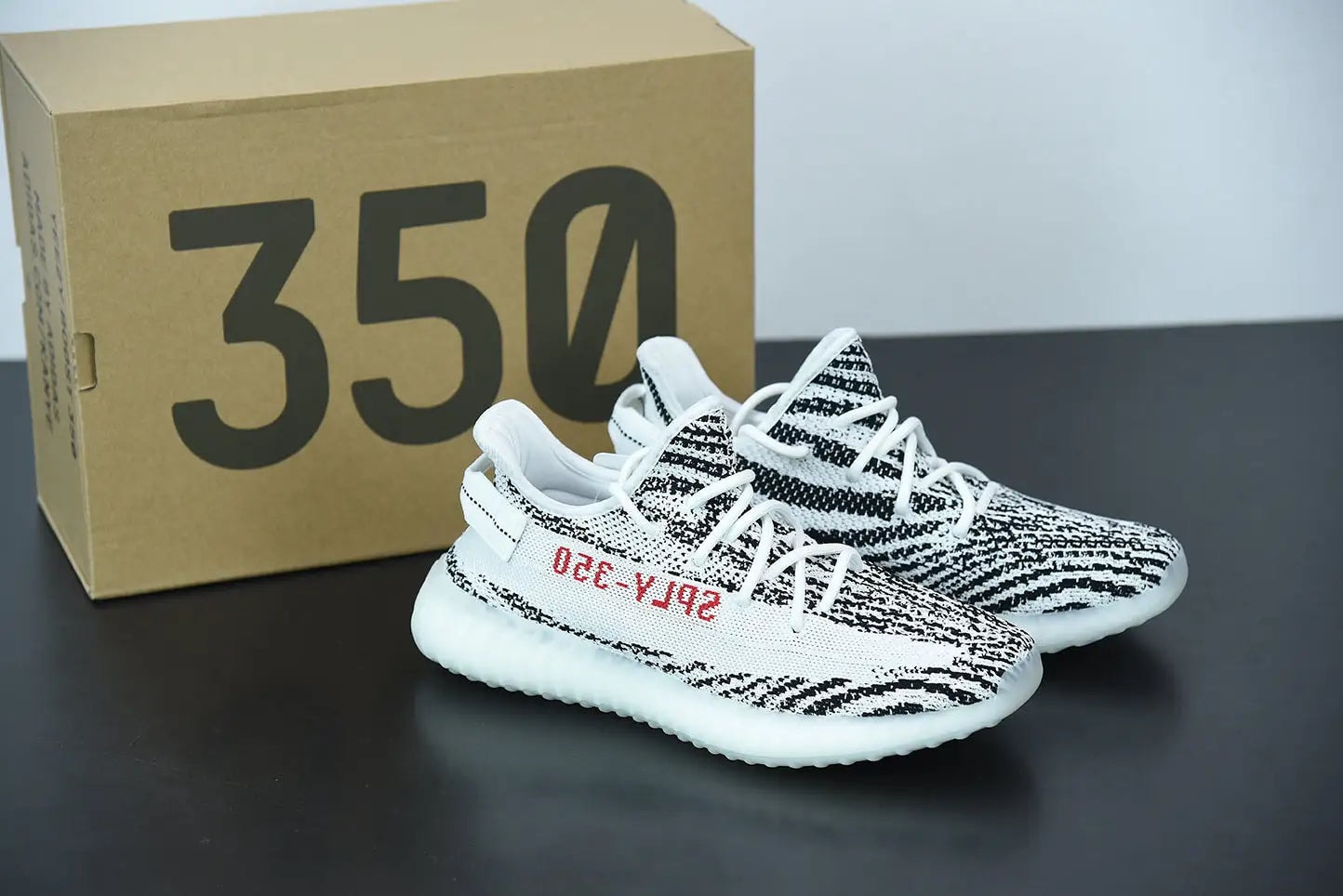 Adidas Yeezy Boost 350 V2 'Zebra' - Imagen 1