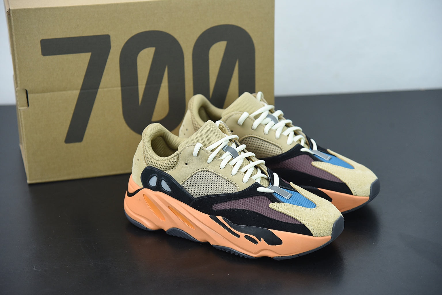 Adidas Yeezy Boost 700 "Enflame Amber" - Imagen 1