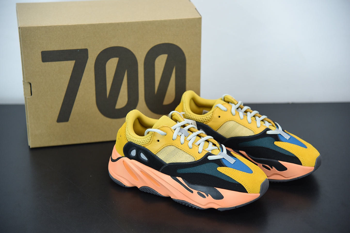 Adidas Yeezy Boost 700 "Sun" - Imagen 1