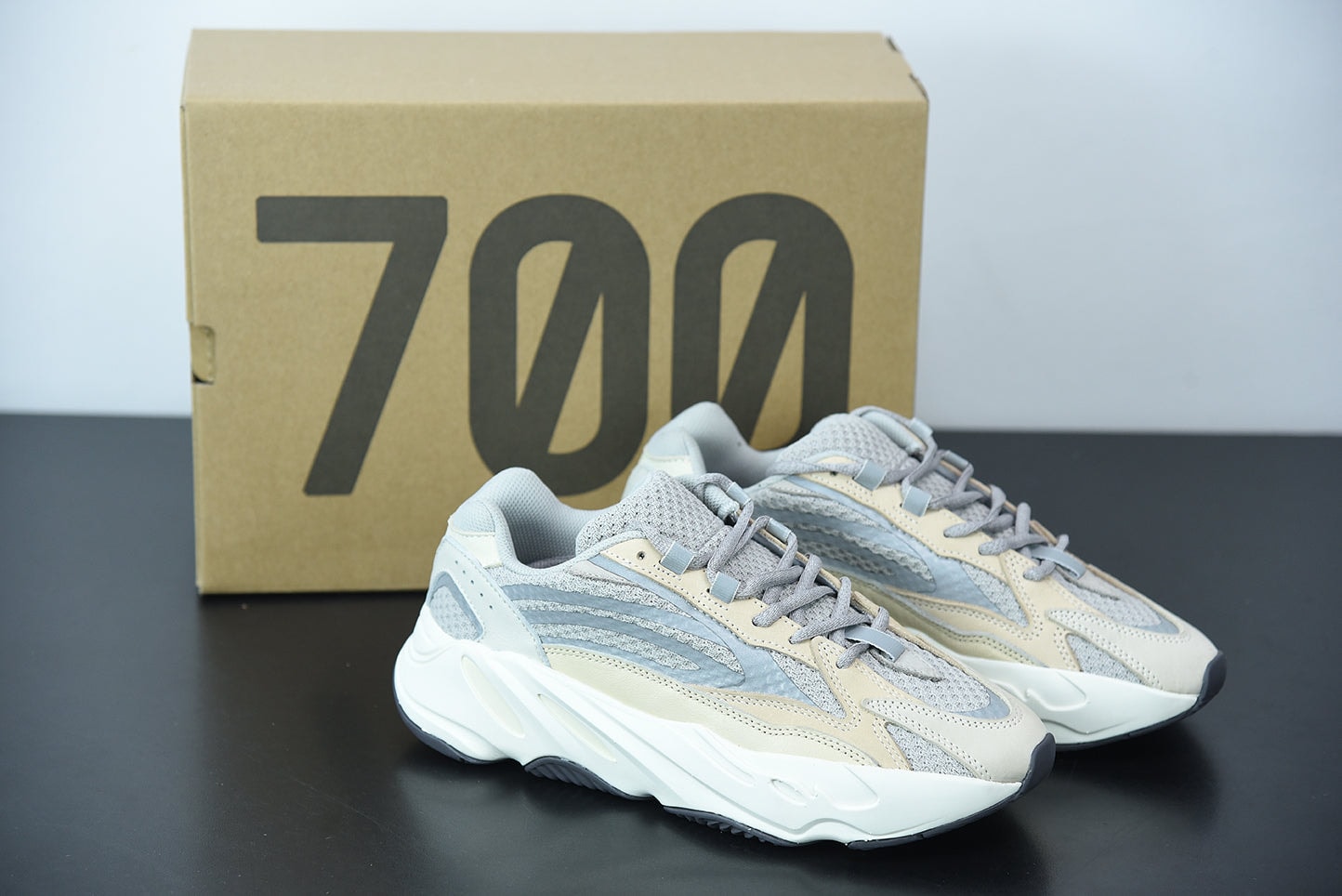 Adidas Yeezy Boost 700 V2 Cream - Imagen 1