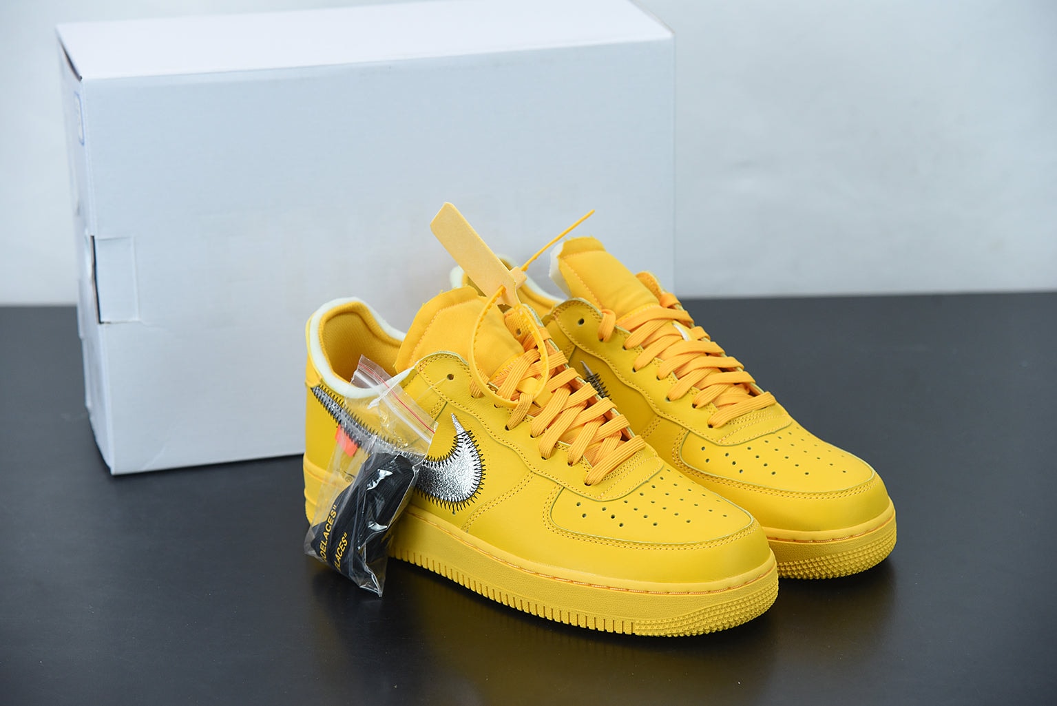 Nike Air Force 1 X Off White University Gold Metallic Silver - Imagen 1