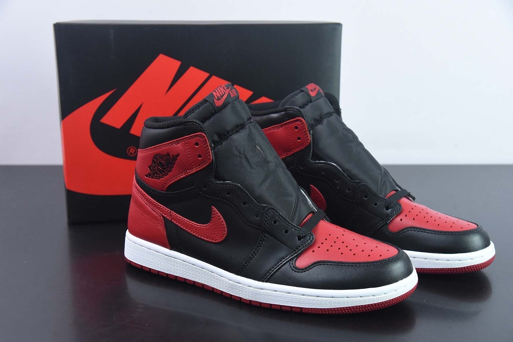 Nike Air Jordan 1 High "Bred Banned (2016)" - Imagen 1