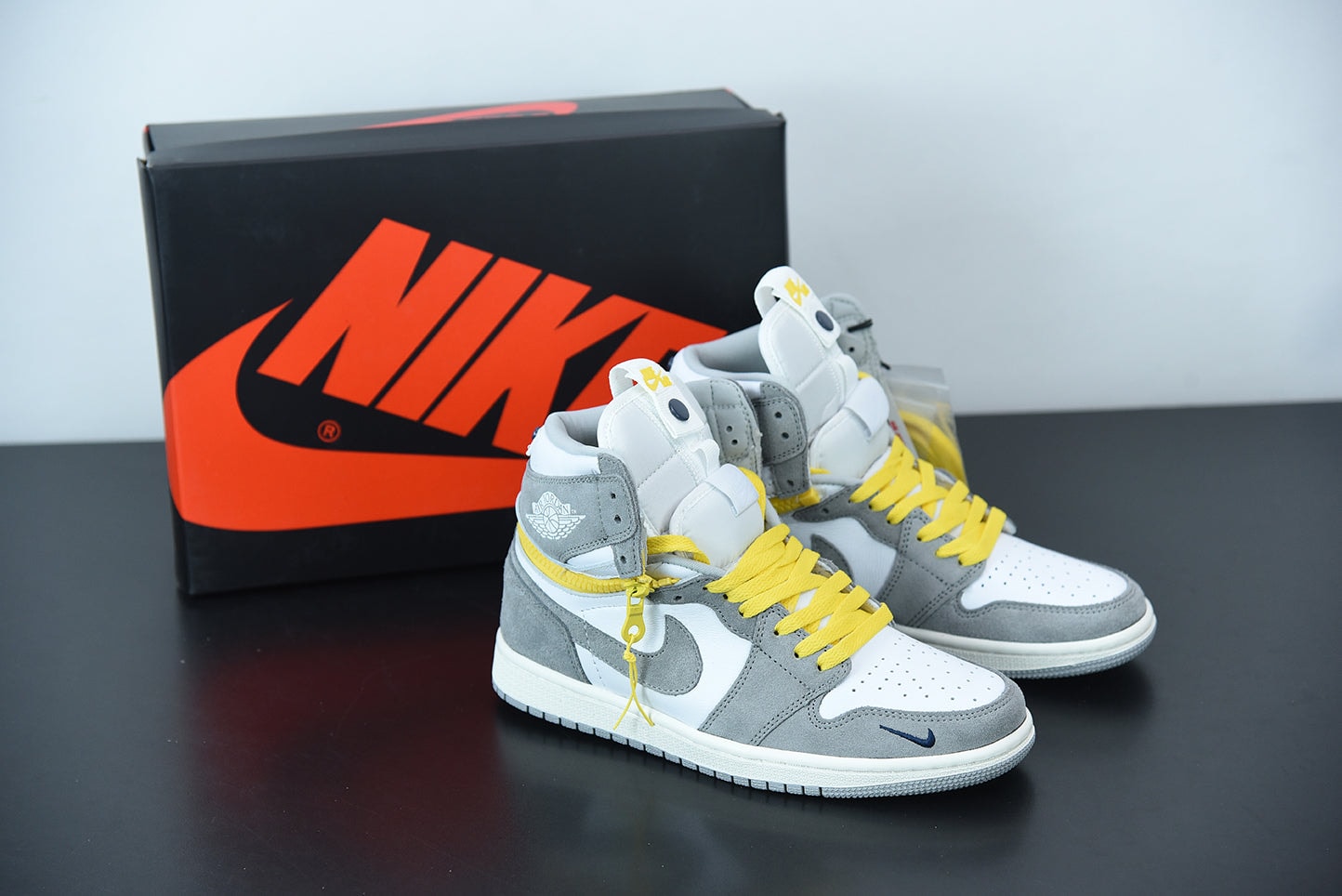 Nike Air Jordan 1 High Switch Light Smoke - Imagen 1