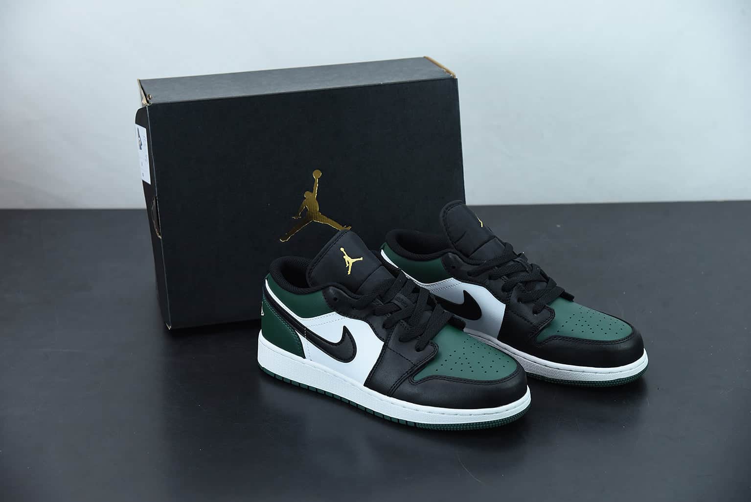 Nike Air Jordan 1 Low "Pine Green Black"