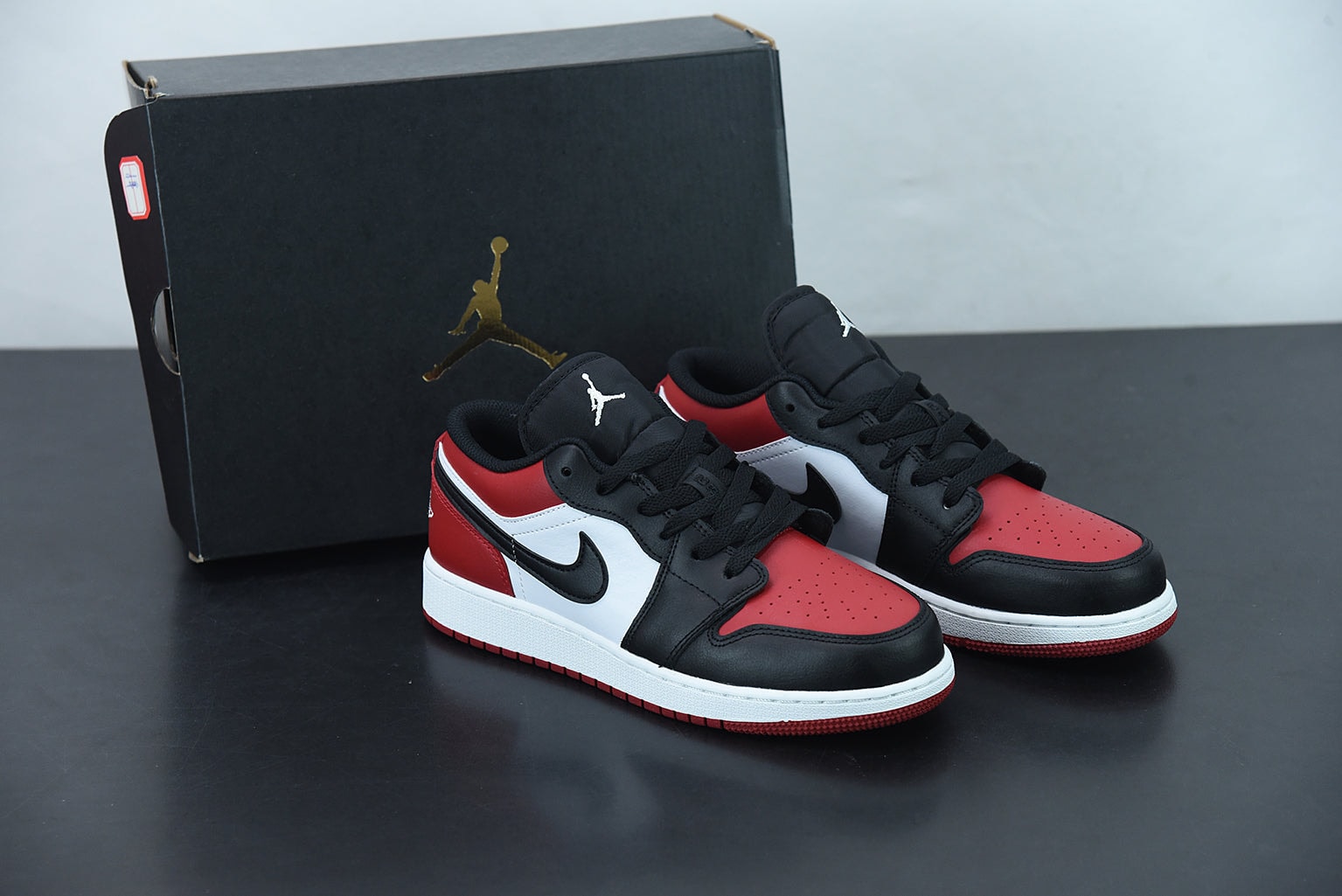 Nike Air Jordan 1 Low "Bred Toe" - Imagen 1