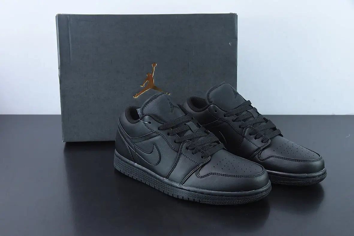 Nike Air Jordan 1 Low "Triple Black" - Imagen 1