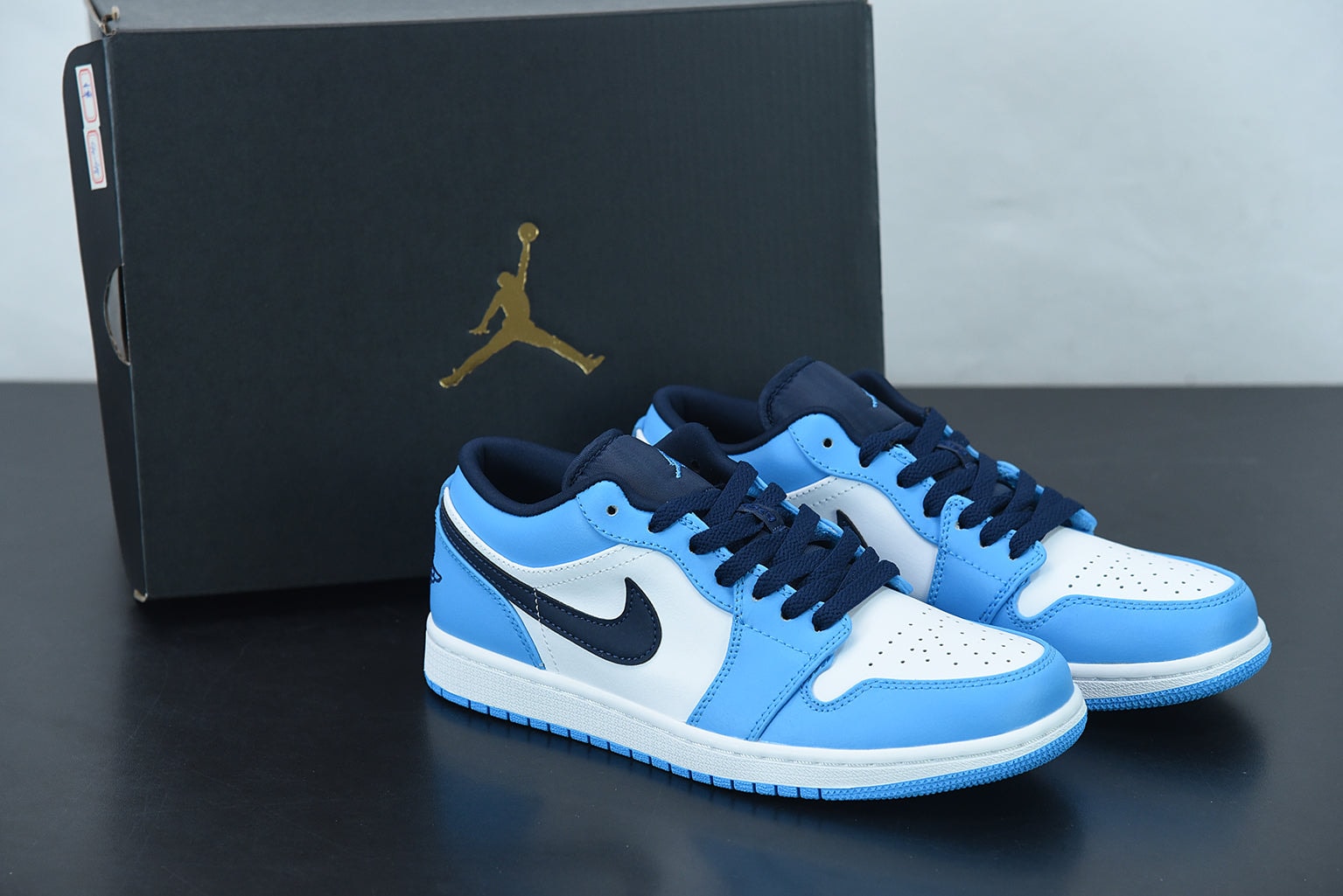 Nike Air Jordan 1 Low "UNC Obsidian" - Imagen 1