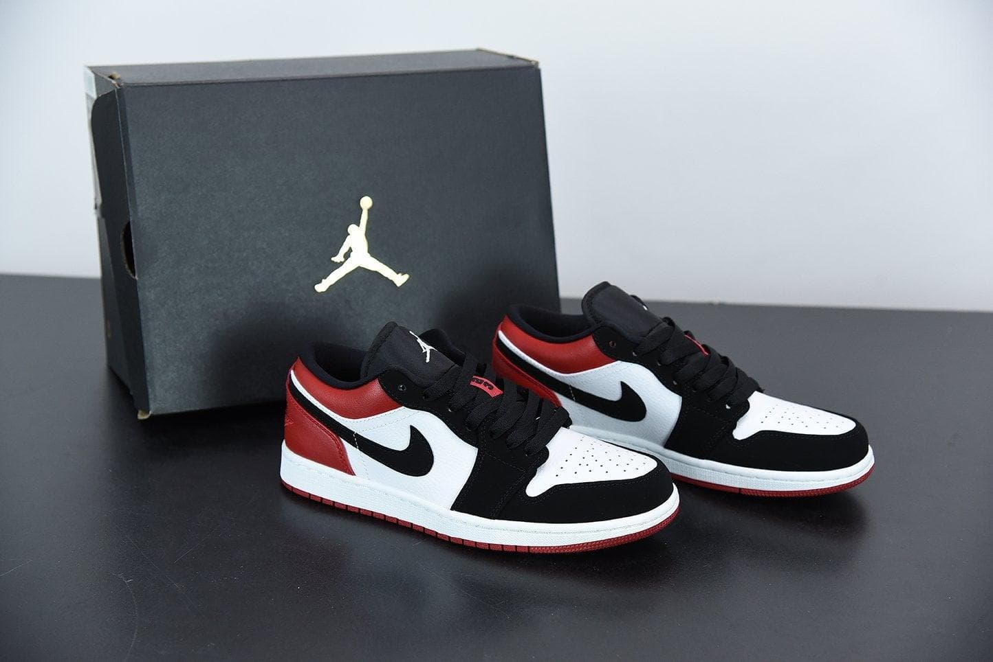 Nike Air Jordan 1 Low Black Toe