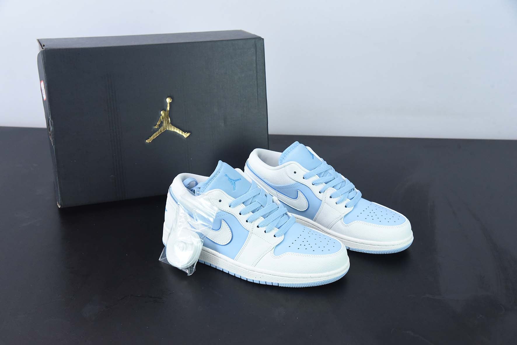 Nike Air Jordan 1 Low SE “Reverse Ice Blue“ - Imagen 1