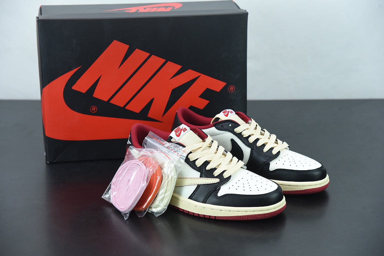 Nike Air Jordan 1 Low Travis Scott x Fragment "Red" - Imagen 1