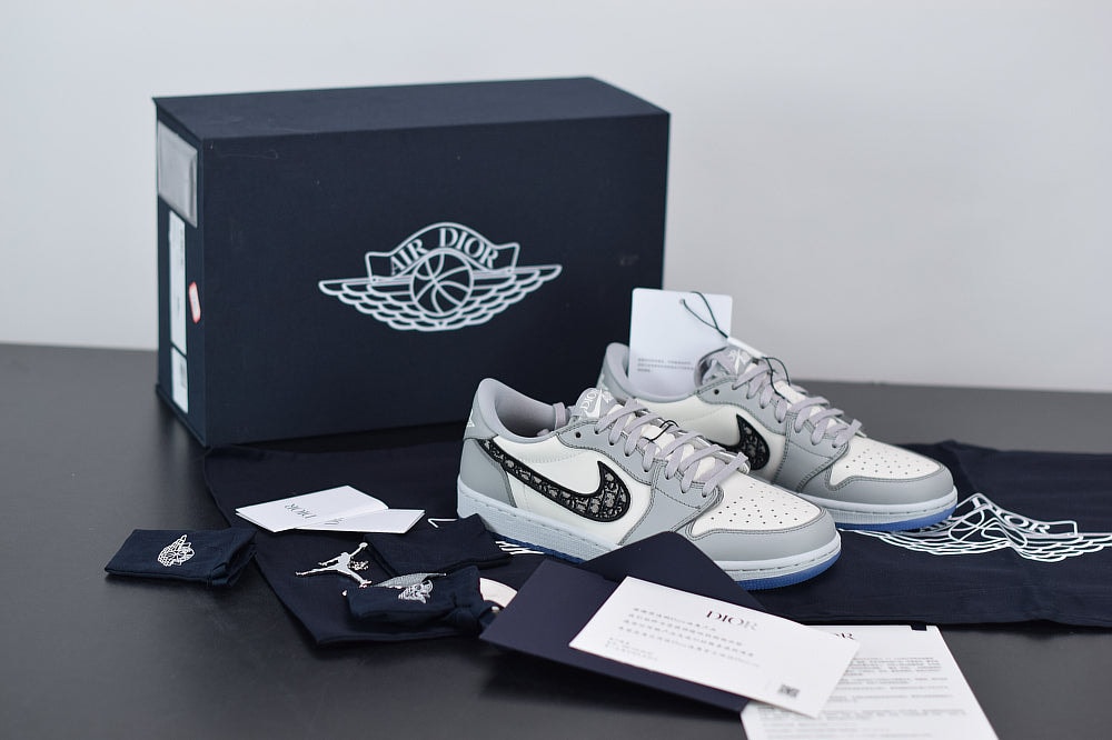 Nike Air Jordan 1 Low x Dior "Grey" - Imagen 1