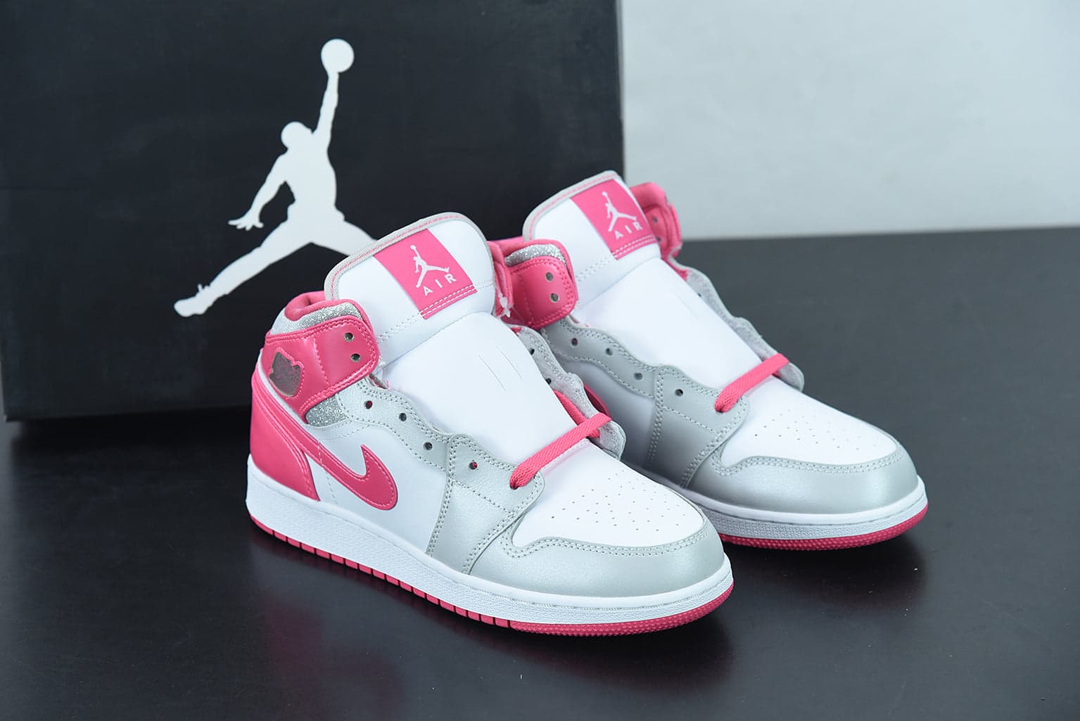 Nike Air Jordan 1 Mid "Platinum Pink"
