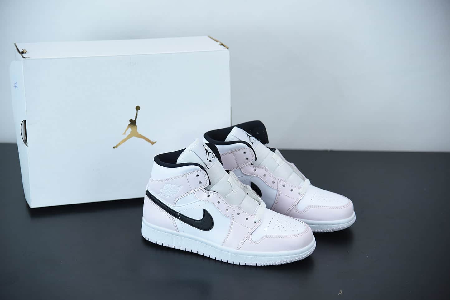 Nike Air Jordan 1 Mid "Barely Rose"