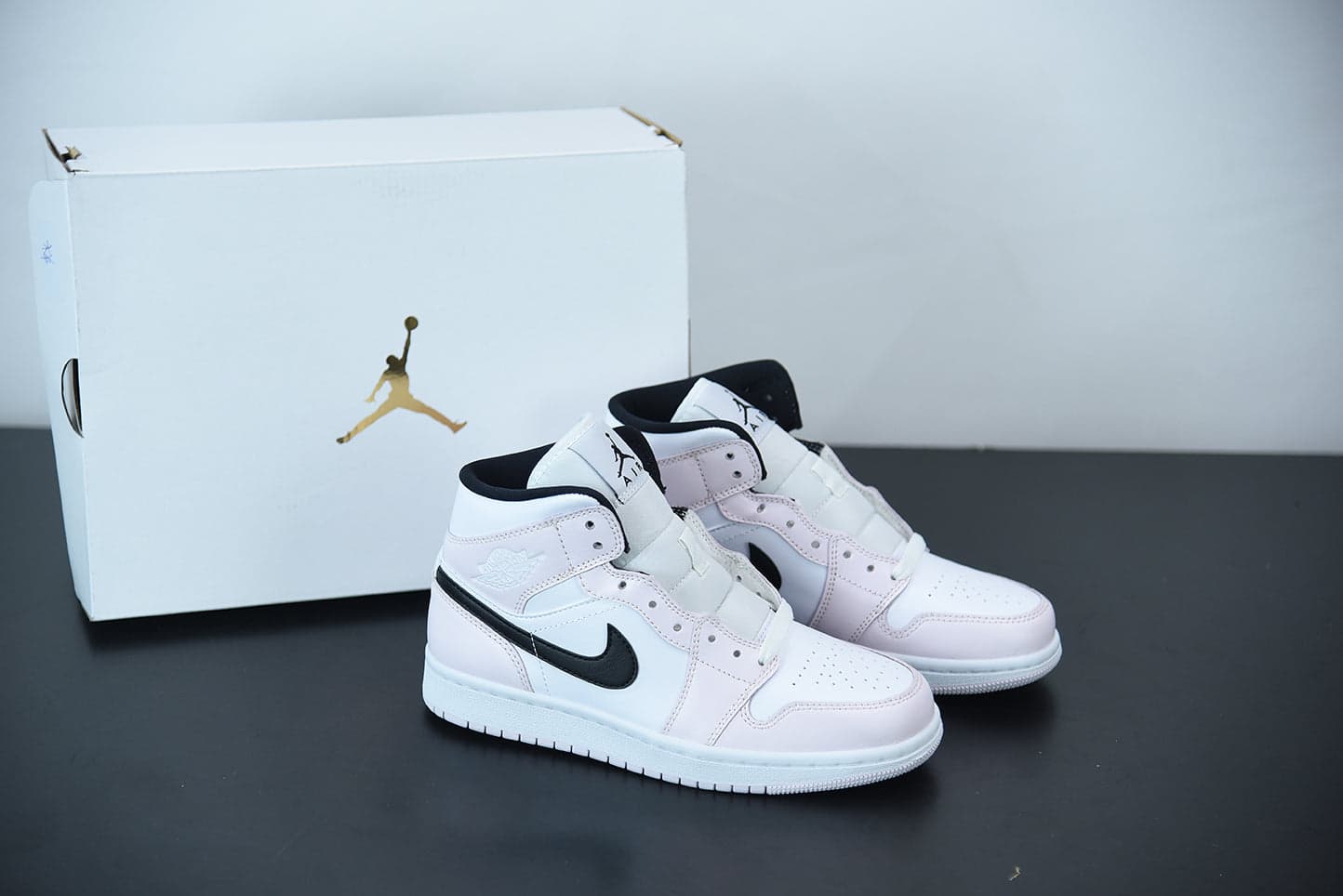 Nike Air Jordan 1 Mid "Barely Rose"