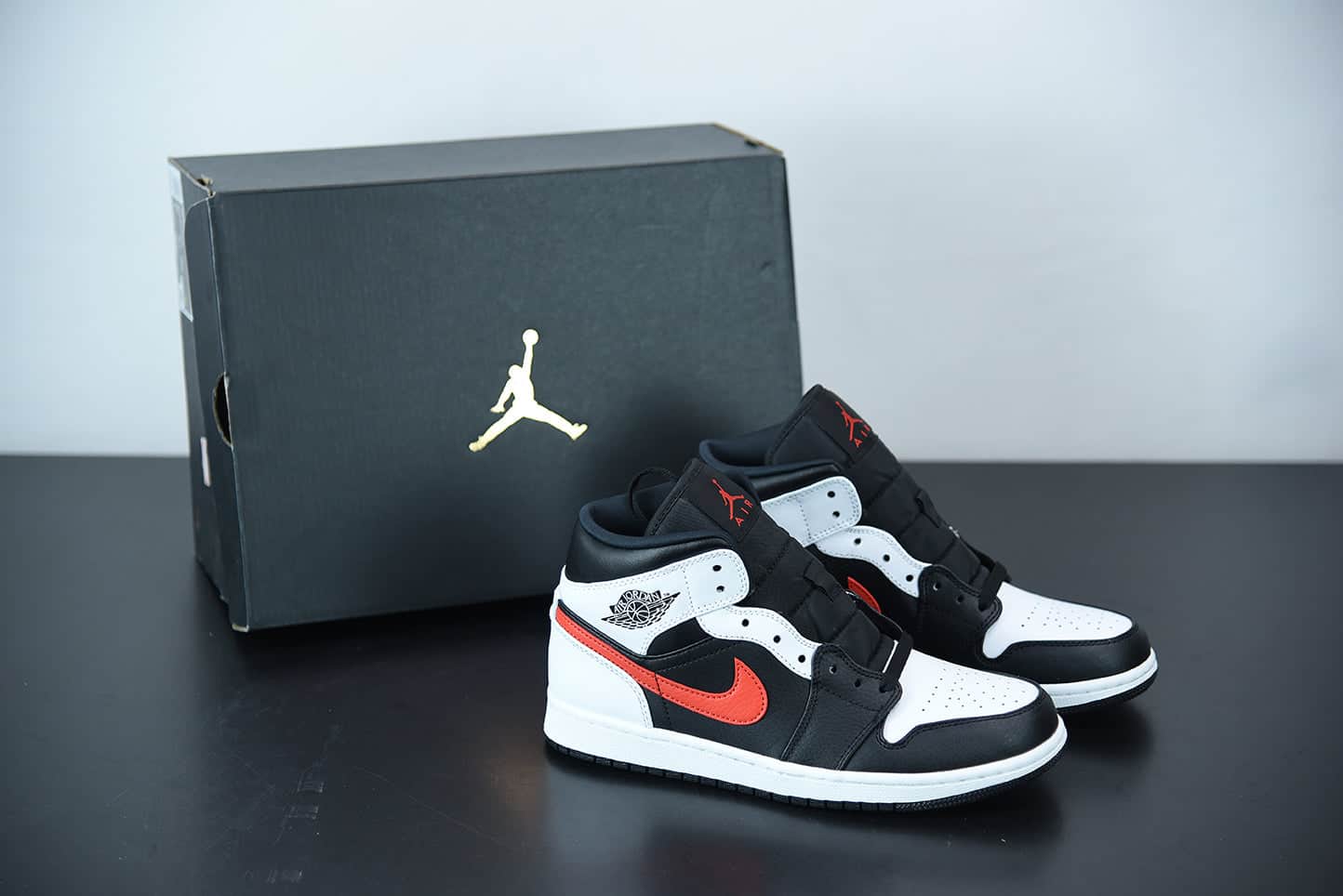 Nike Air Jordan 1 Mid "Chile Red"