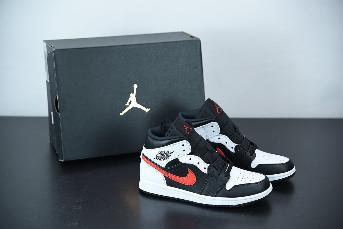 Nike Air Jordan 1 Mid "Chile Red"