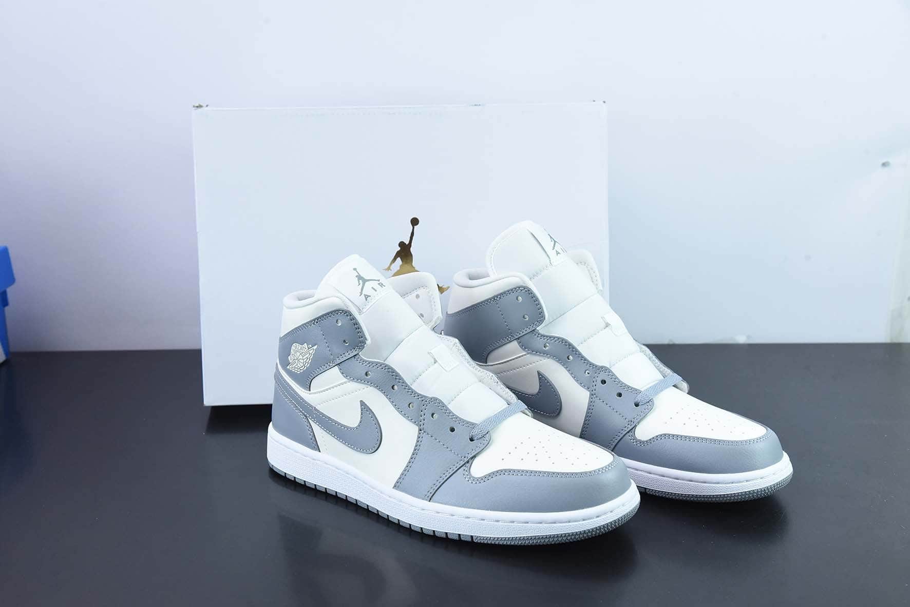 Nike Air Jordan 1 Mid "Stealth"