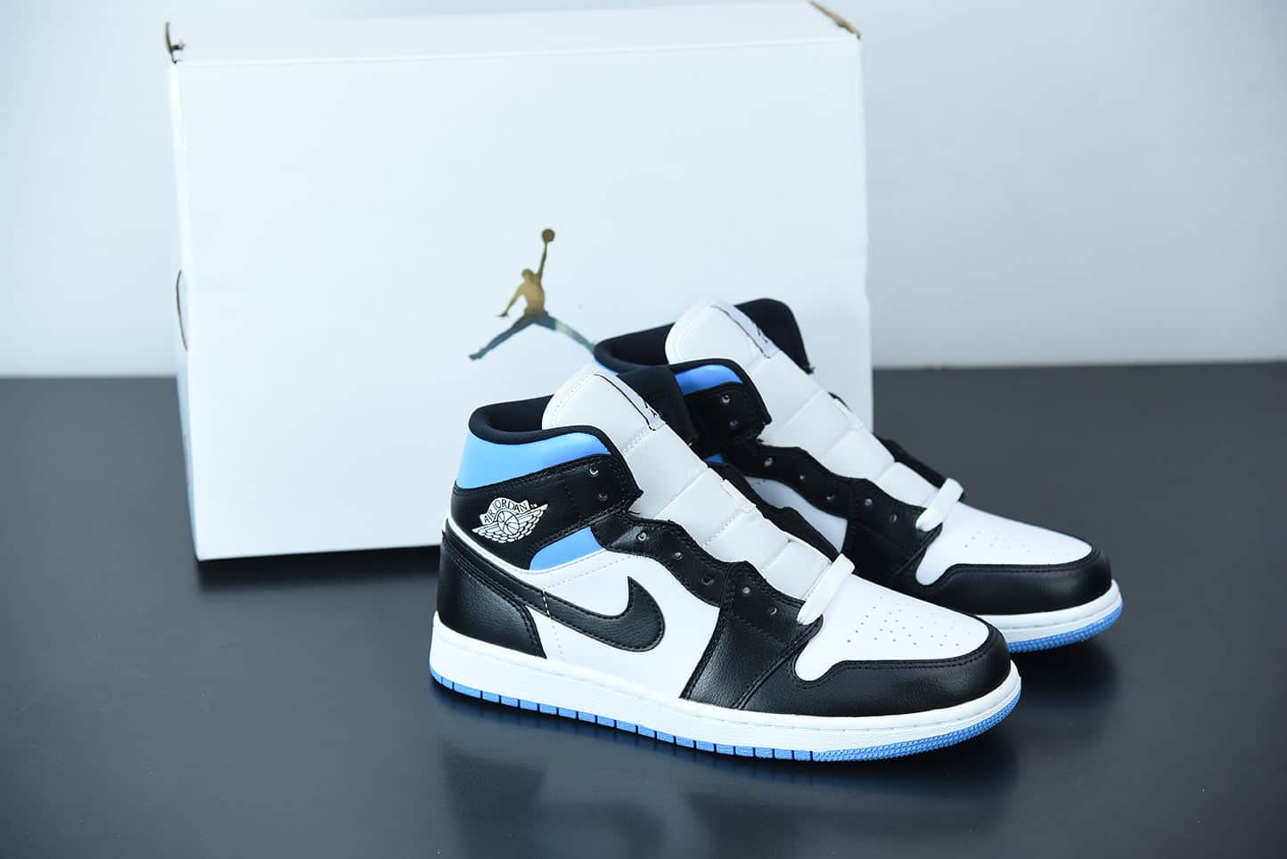 Nike Air Jordan 1 Mid "University Blue"