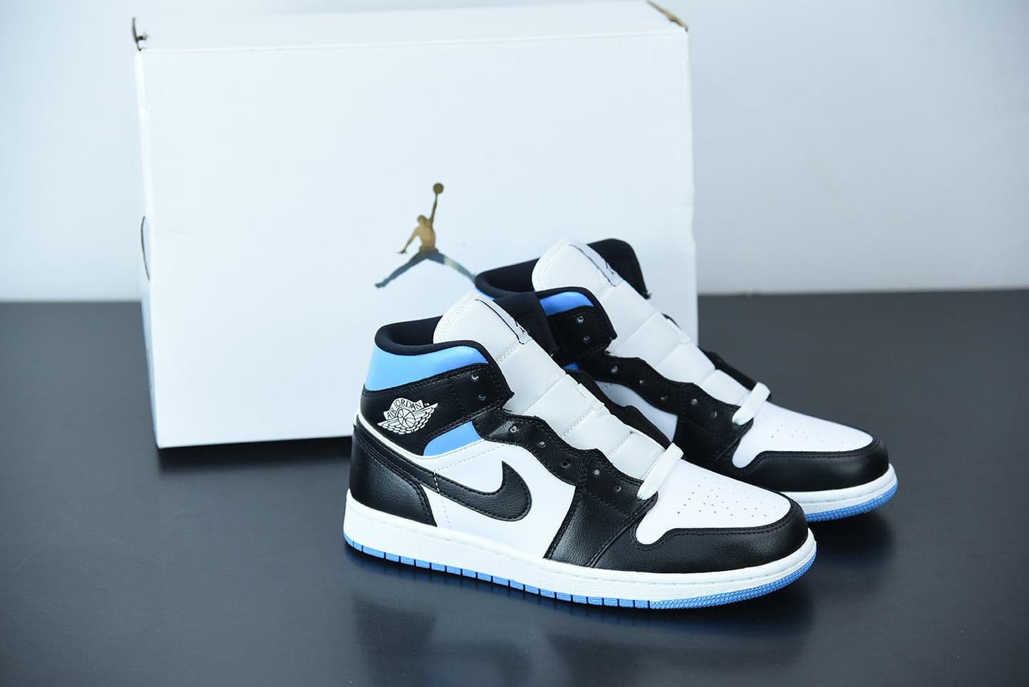 Nike Air Jordan 1 Mid "University Blue"