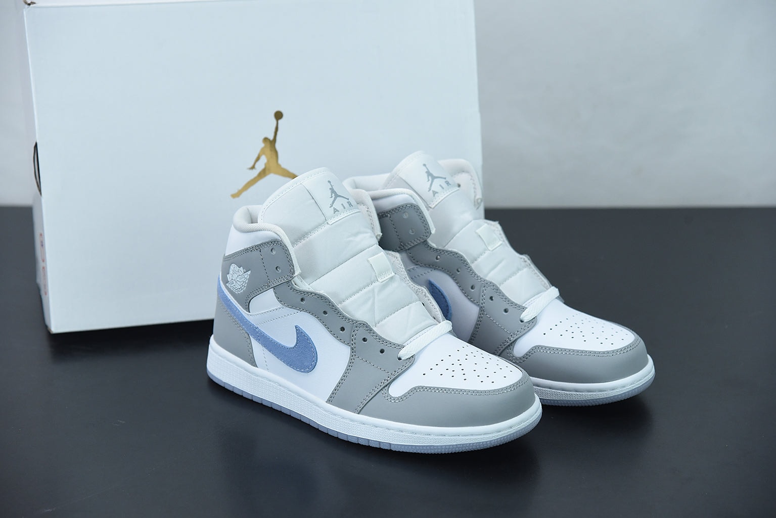 Nike Air Jordan 1 Mid "White Wolf Grey" - Imagen 1