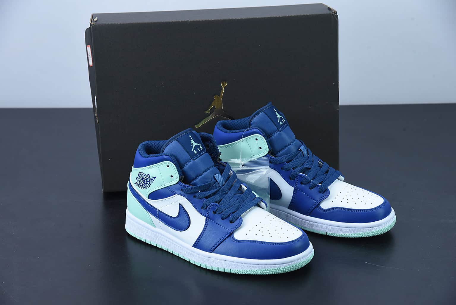 Nike Air Jordan 1 Mid Blue Mint