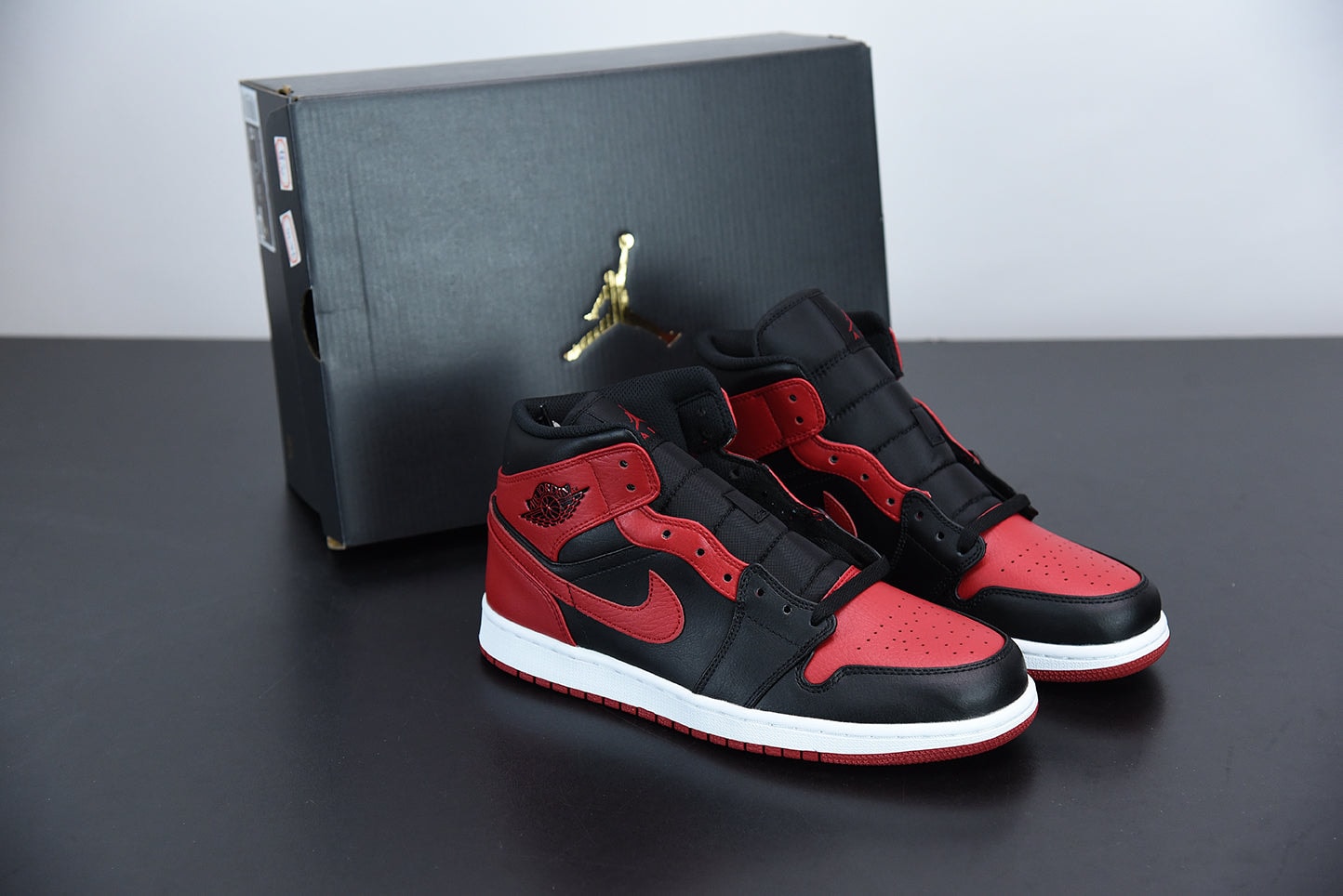 Nike Air Jordan 1 Mid Bred - Imagen 1