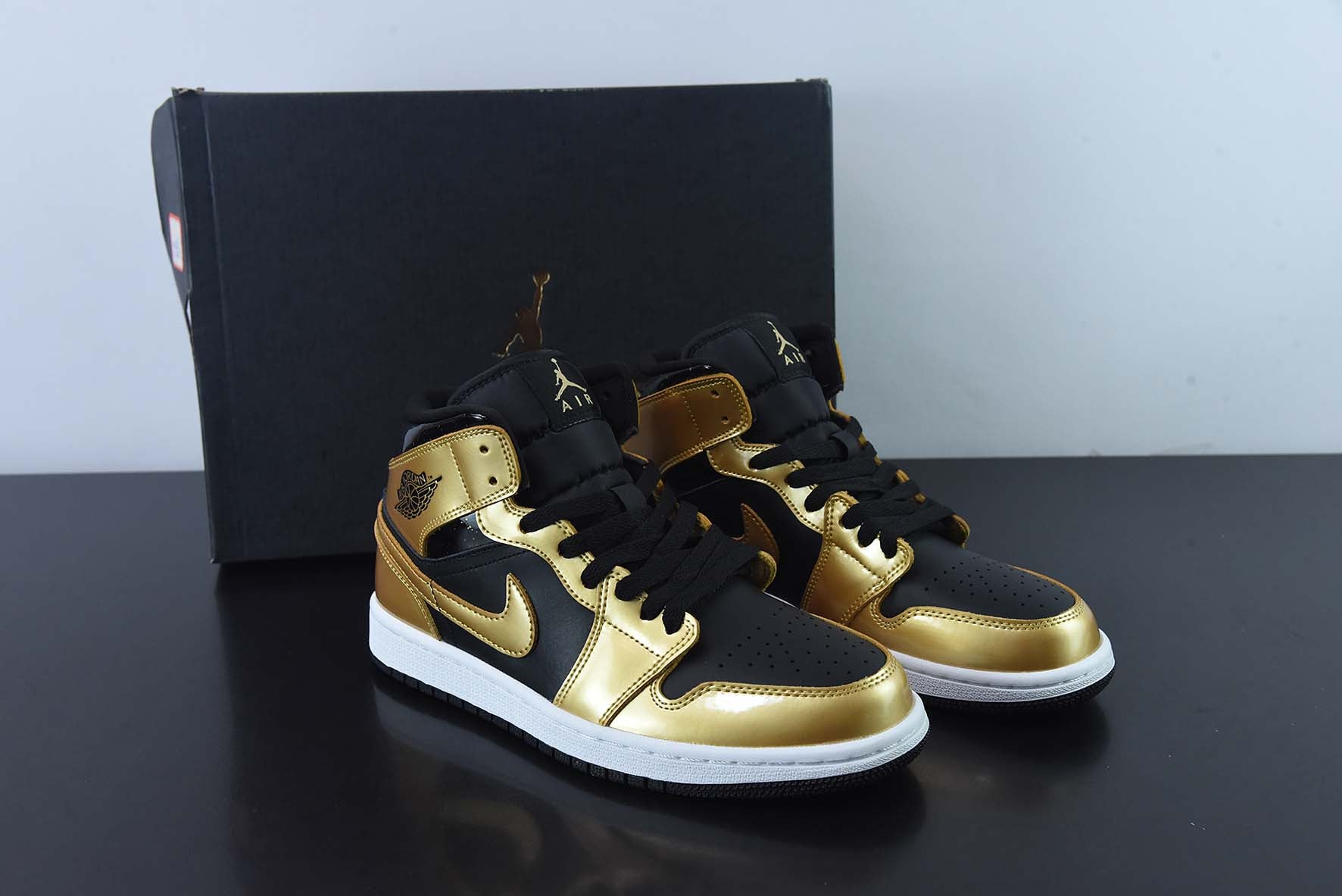 Nike Air Jordan 1 Mid SE "Metallic Gold Black" - Imagen 1