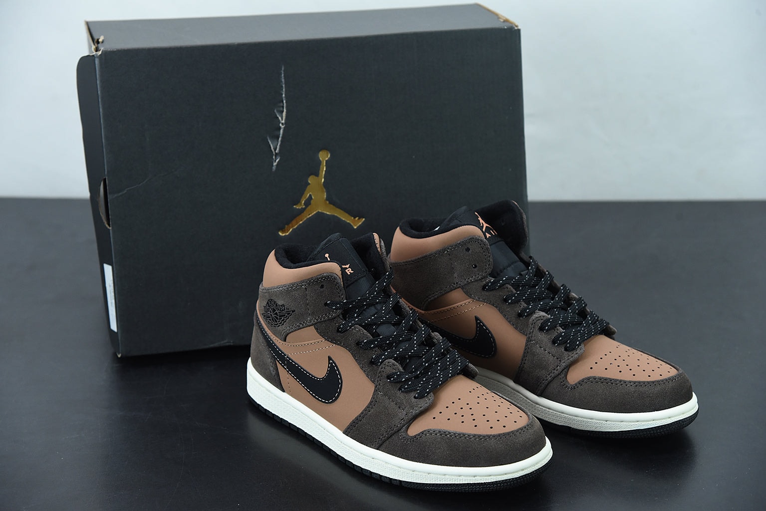 Nike Air Jordan 1 Mid SE "Brown" - Imagen 1
