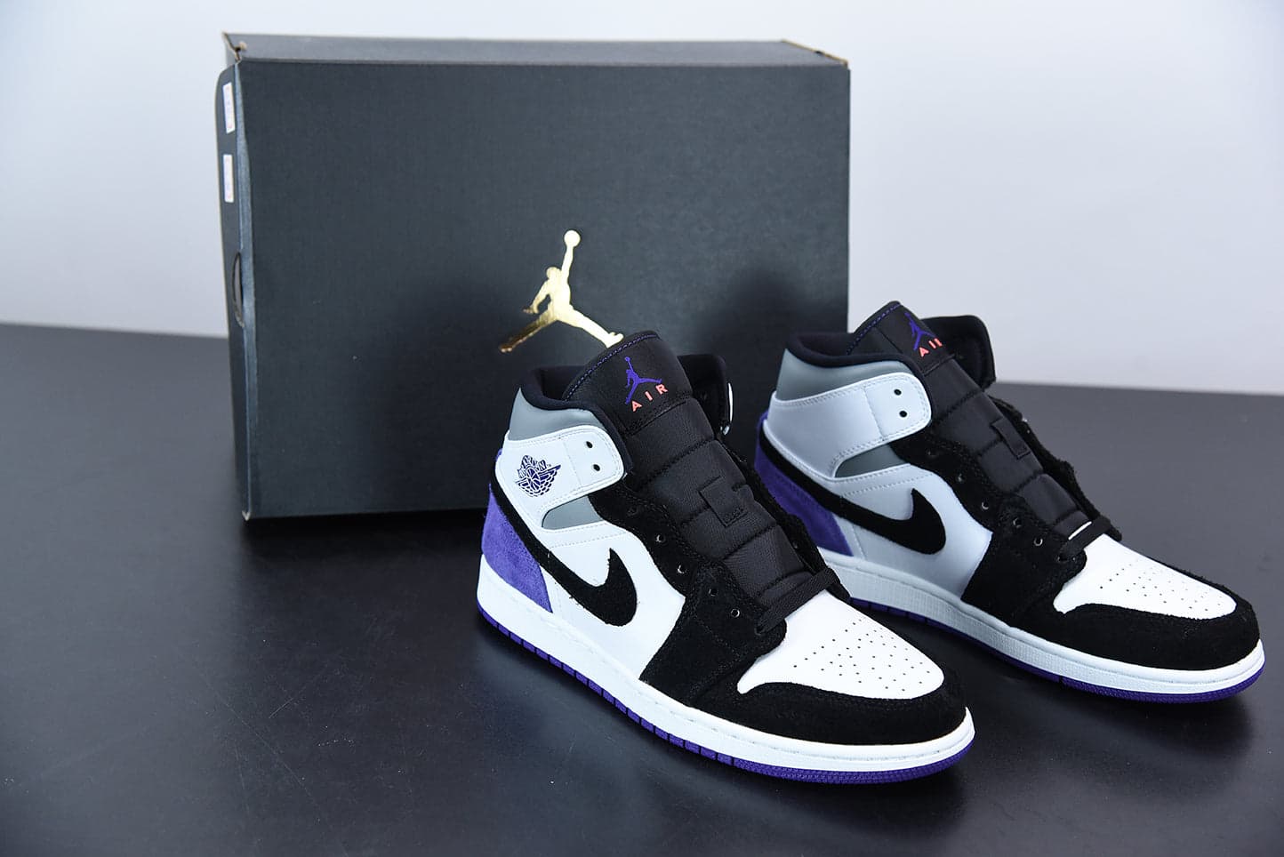 Nike Air Jordan 1 Mid SE "Varsity Purple"