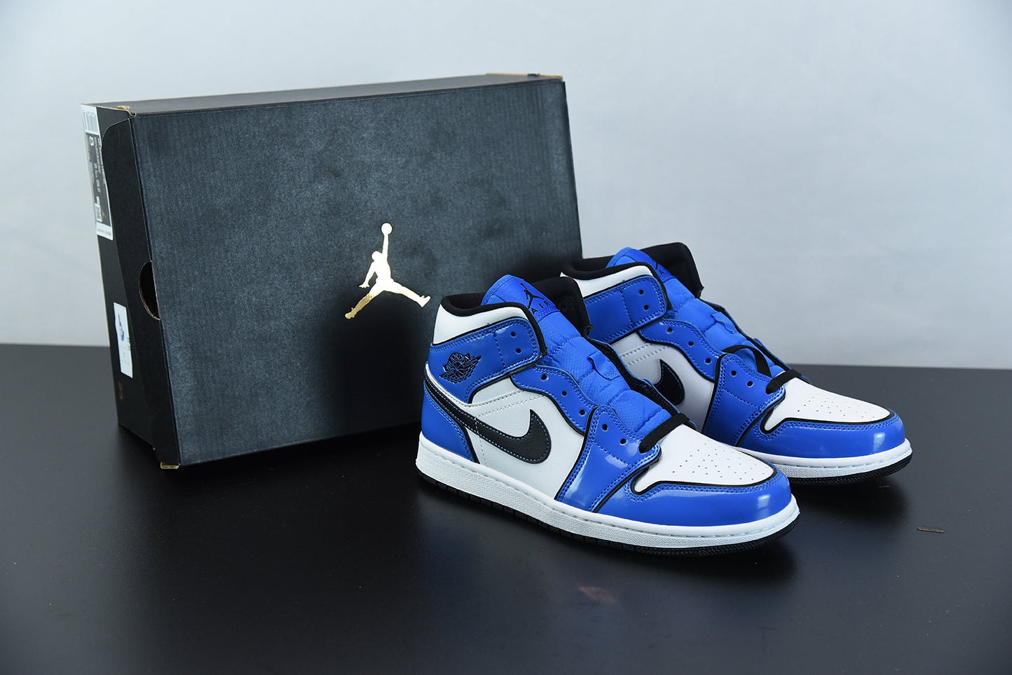 Nike Air Jordan 1 Mid Signal Blue - Imagen 1