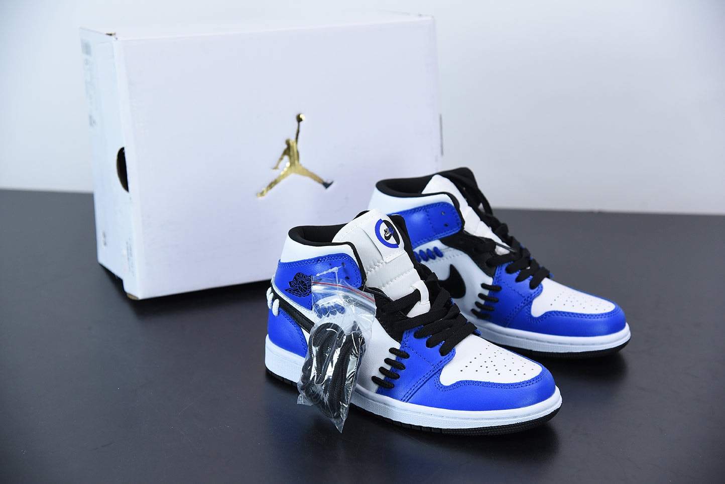 Nike Air Jordan 1 Mid Sisterhood - Imagen 1