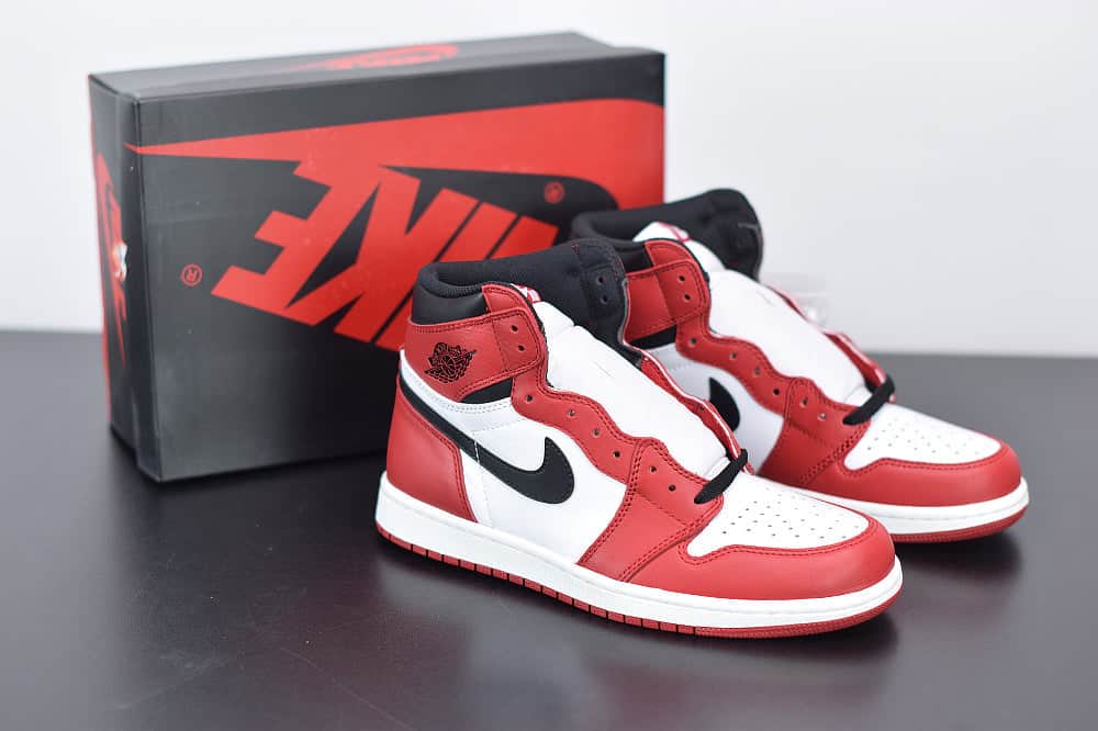 Nike Air Jordan 1 Retro High "Chicago"