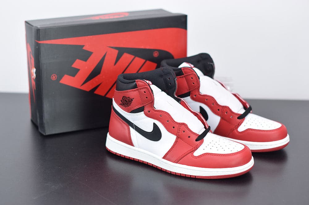 Nike Air Jordan 1 Retro High "Chicago"