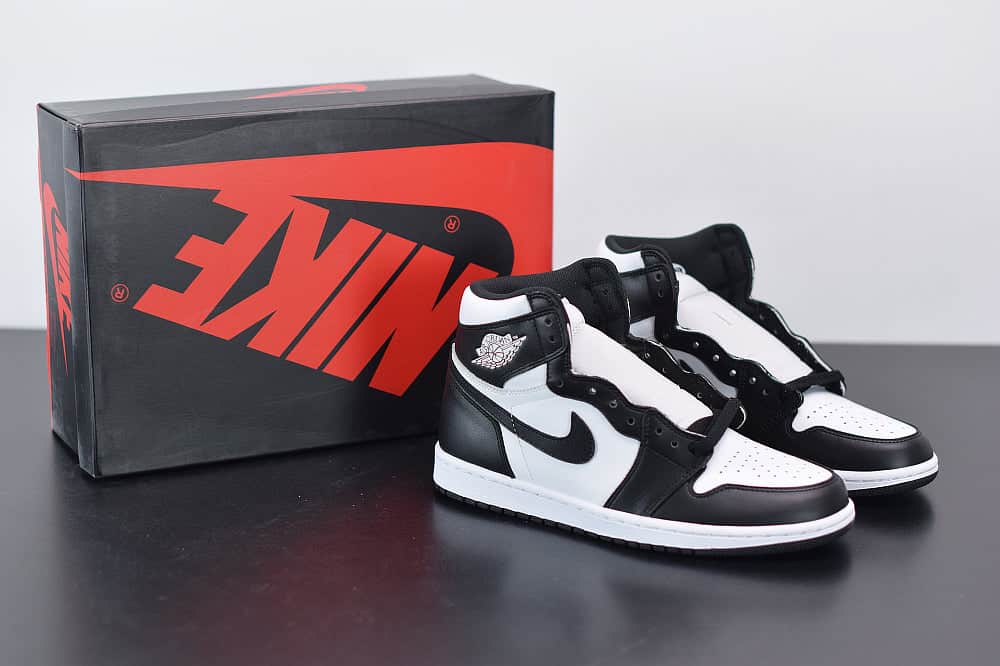 Nike Air Jordan 1 Retro High Black White
