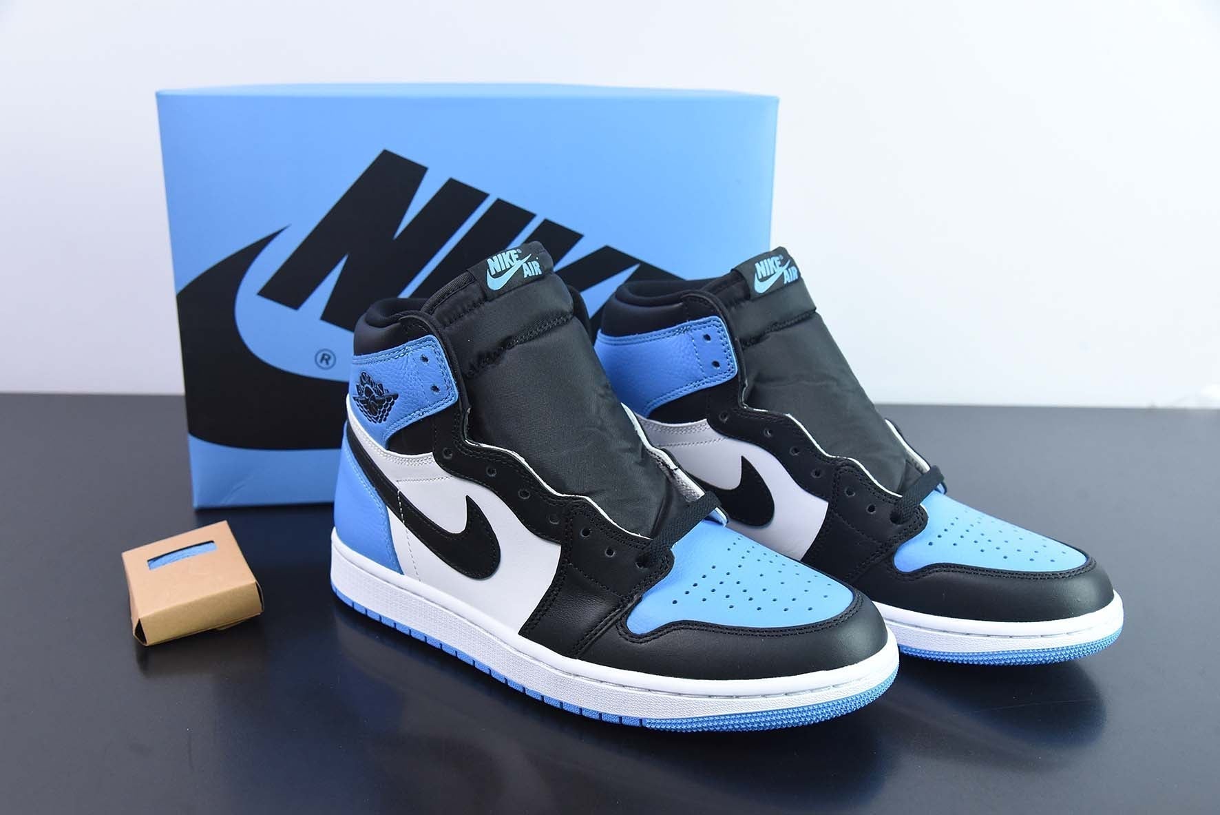 Nike Air Jordan 1 Retro High OG "UNC Toe" - Imagen 1