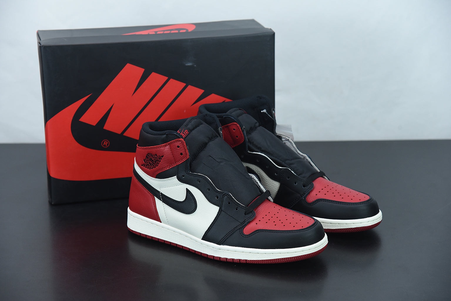 Nike Air Jordan 1 Retro High OG Chicago - Imagen 1