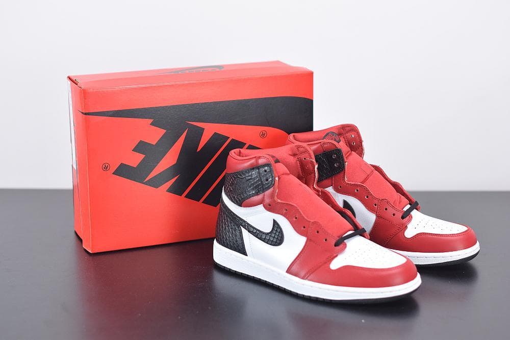 Nike Air Jordan 1 Retro High Satin Snake Chicago