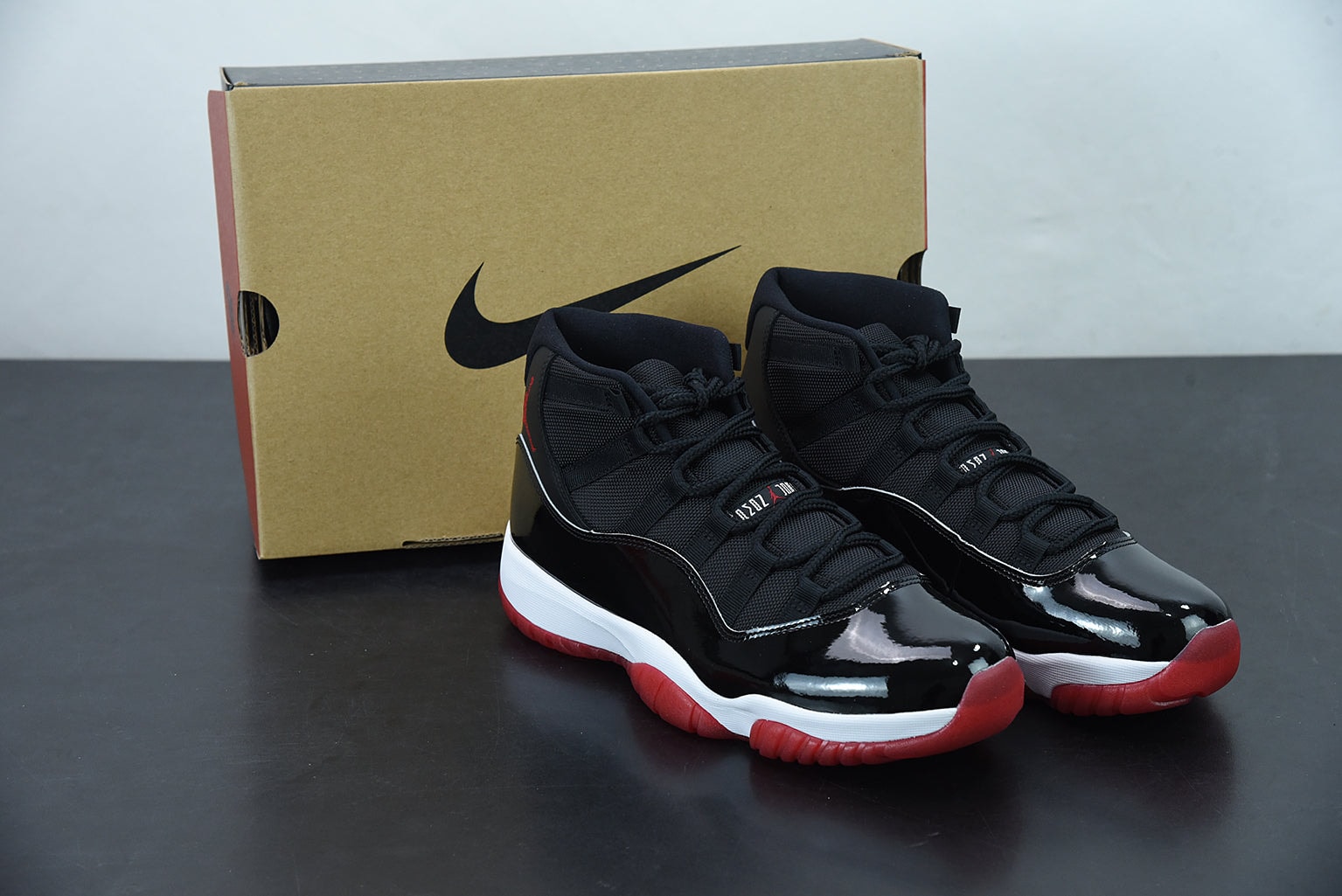 Nike Air Jordan 11 Retro Playoffs Bred - Imagen 1
