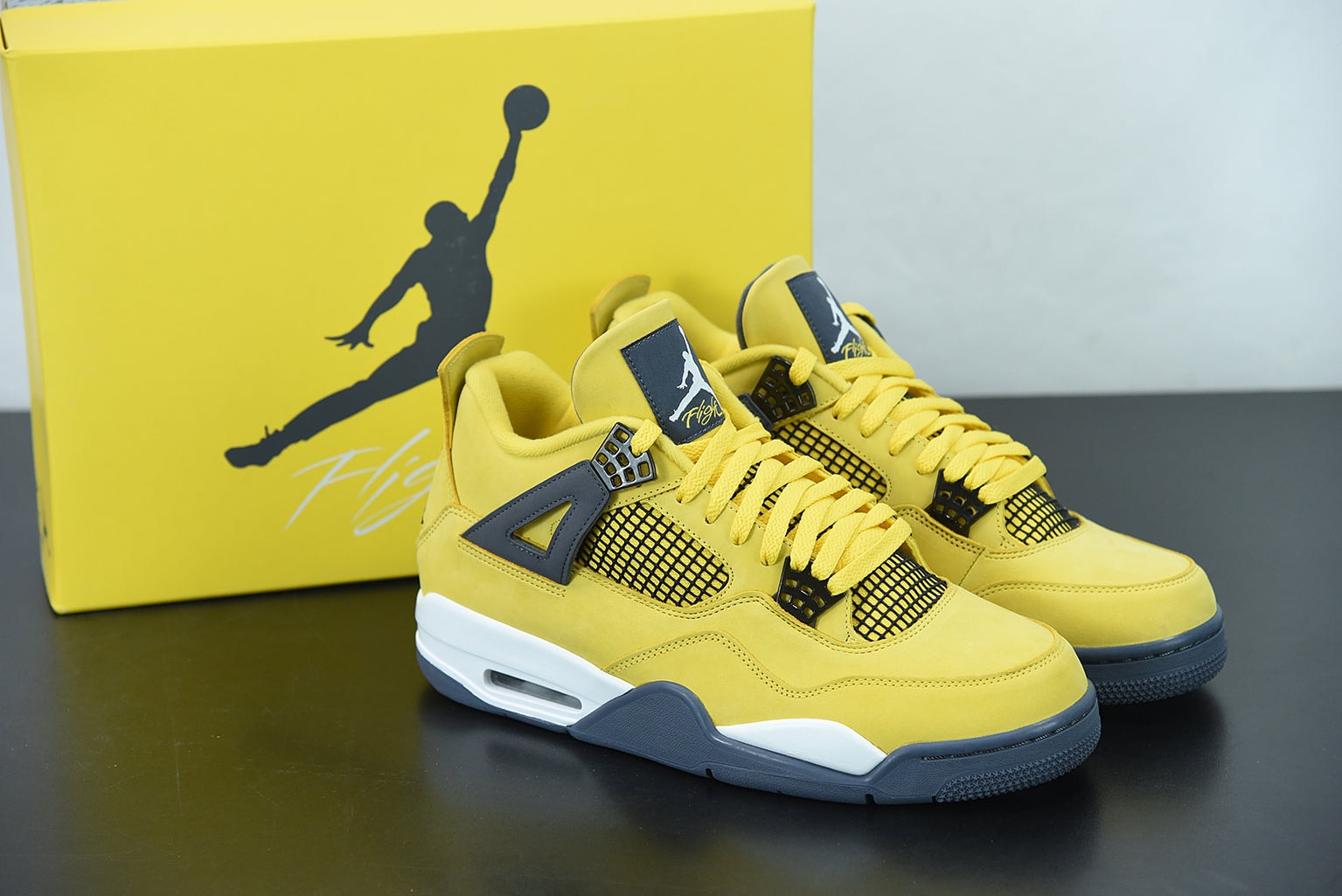 Nike Air Jordan 4 Retro Lightning - Imagen 1