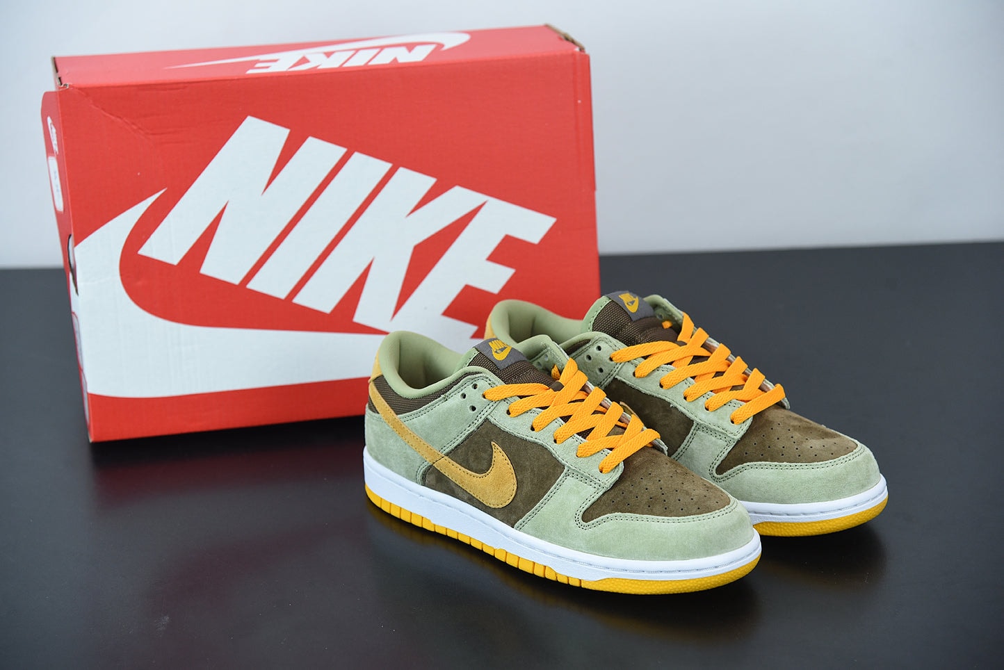 Nike Dunk Low "Dusty Olive" - Imagen 1