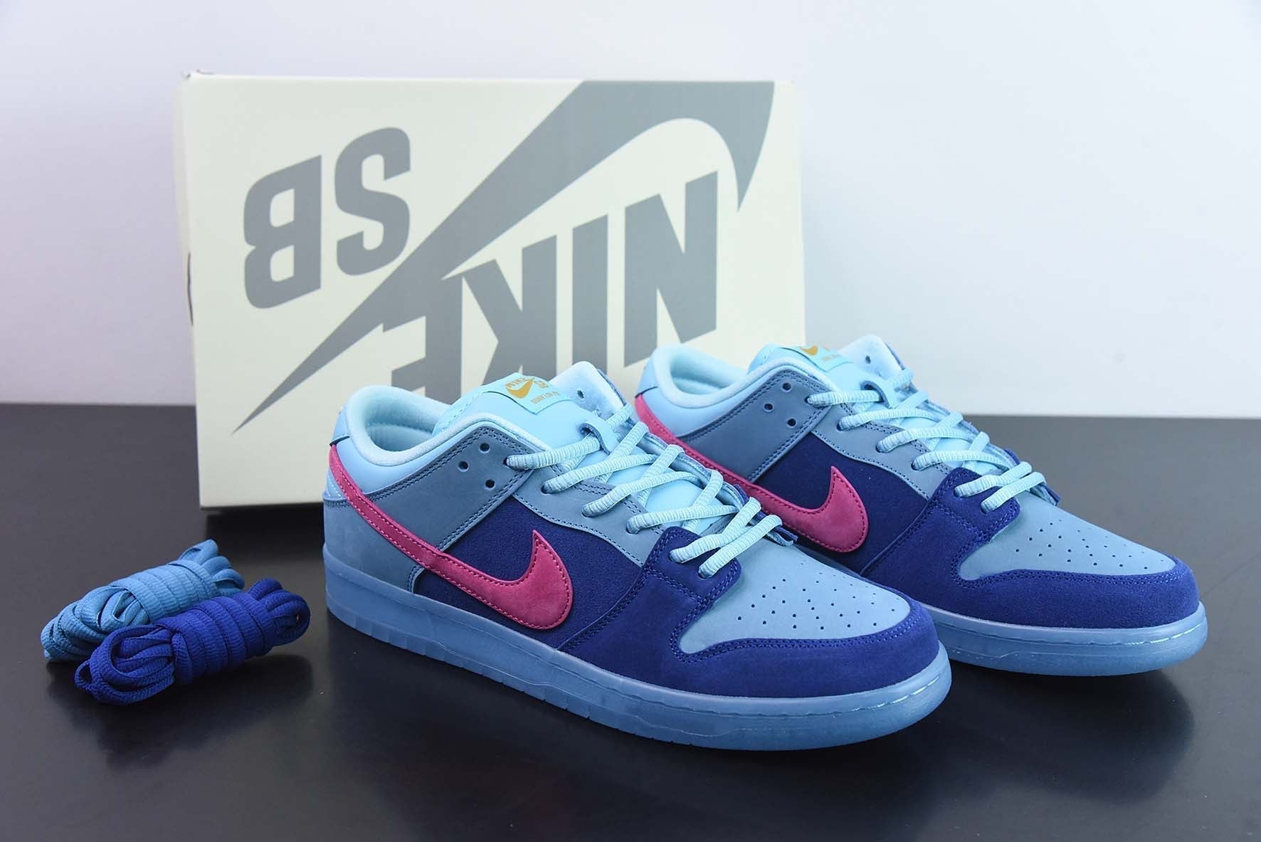 Nike Dunk Low "Run The Jewels" - Imagen 1