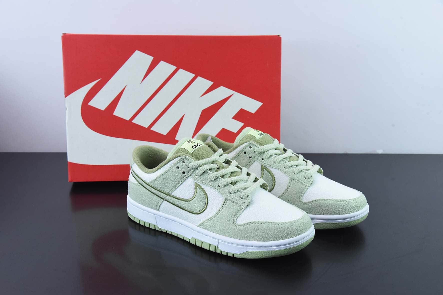 Nike Dunk Low SE "Fleece Pack Honeydew"