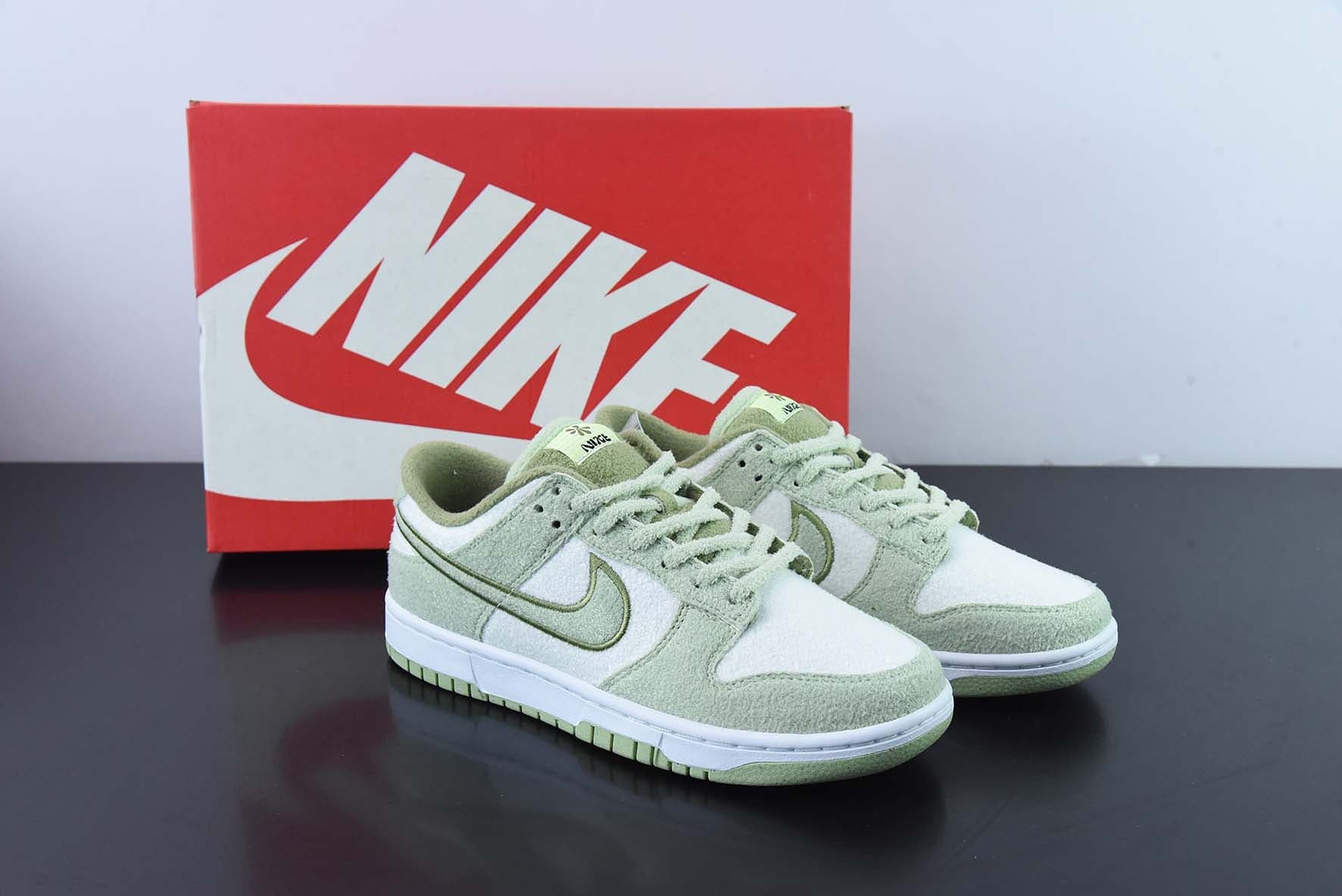 Nike Dunk Low SE "Fleece Pack Honeydew"