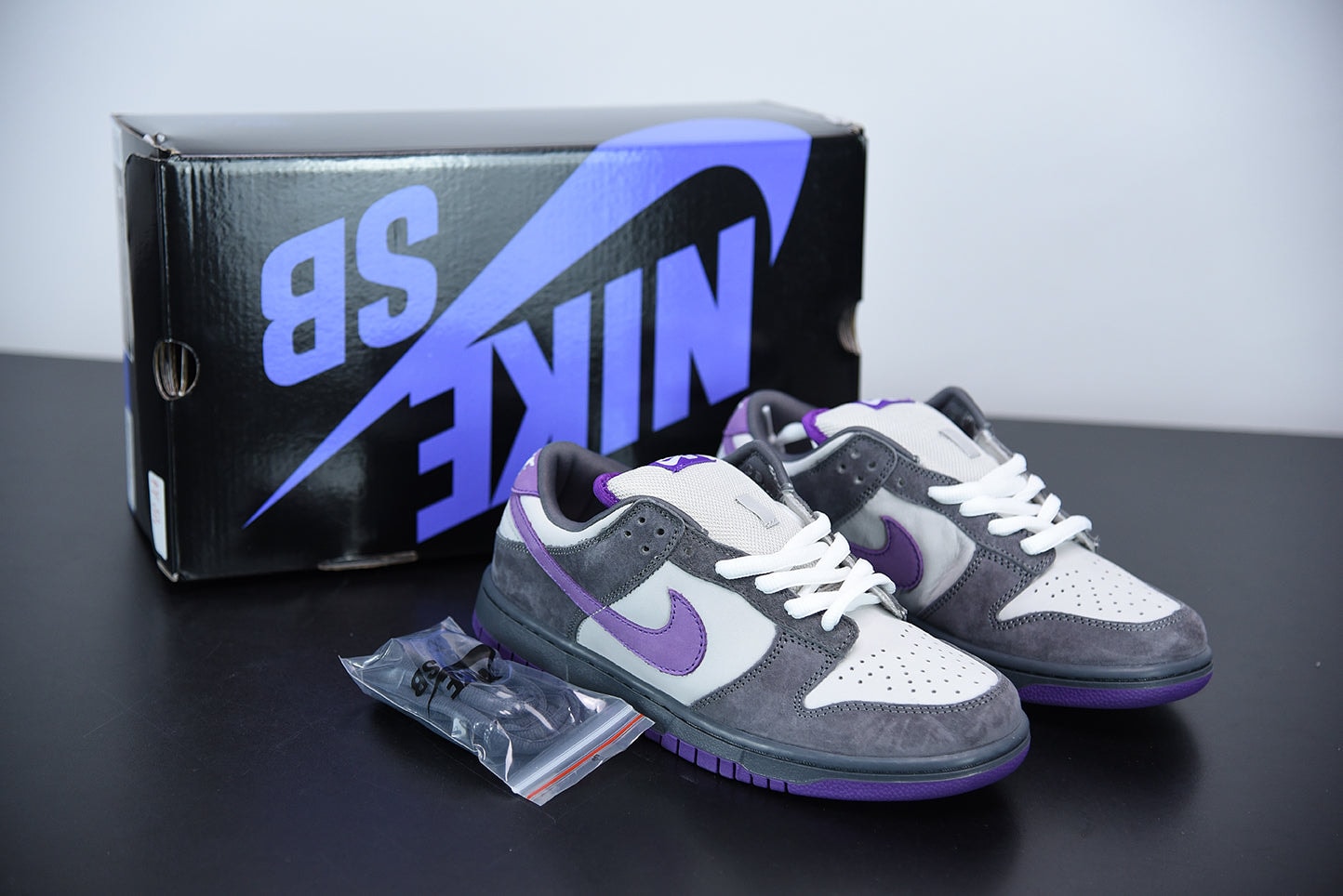 Nike Dunk SB Low Purple Pigeon - Imagen 1