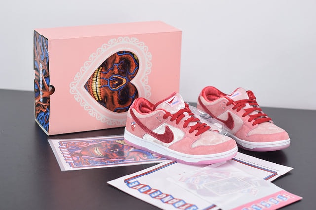 Nike SB Dunk Low Strange Love Skateboards - Imagen 1